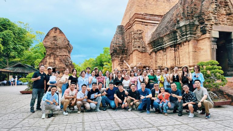 Ảnh tập thể đại gia đình Nhân Y Đạo