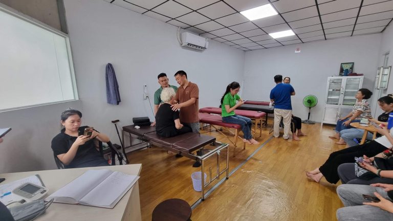 Buổi thực hành chăm sóc sức khỏe tại Nhân Y Đạo