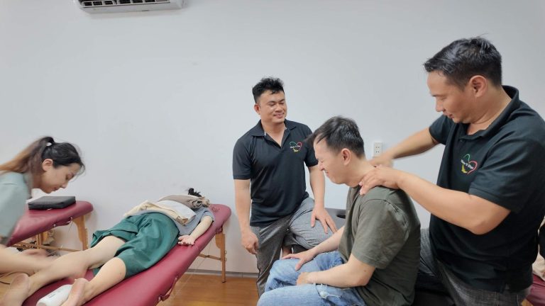 Buổi thực hành chăm sóc sức khỏe tại Nhân Y Đạo