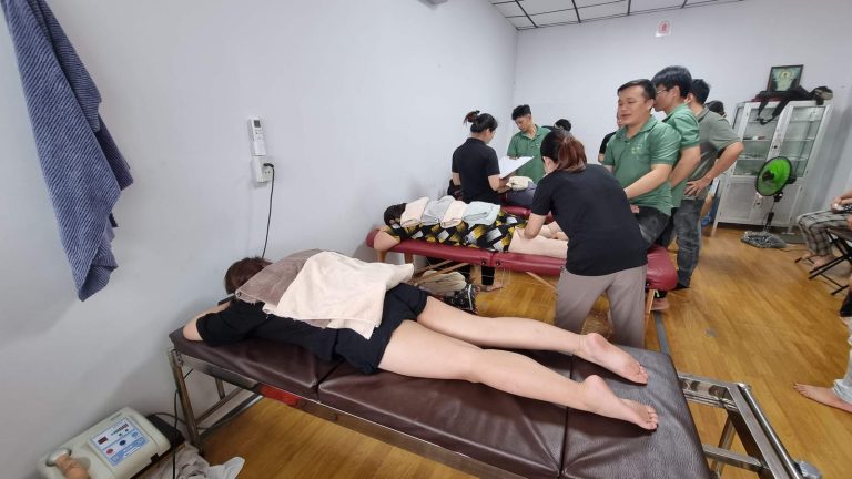 Buổi thực hành chăm sóc sức khỏe tại Nhân Y Đạo